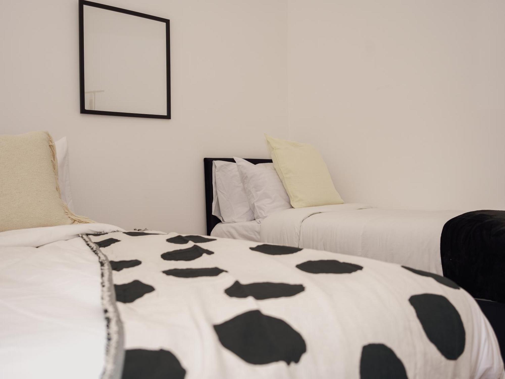 Citycharmms- Entire Home Near Etihad Stadium Манчестър Екстериор снимка